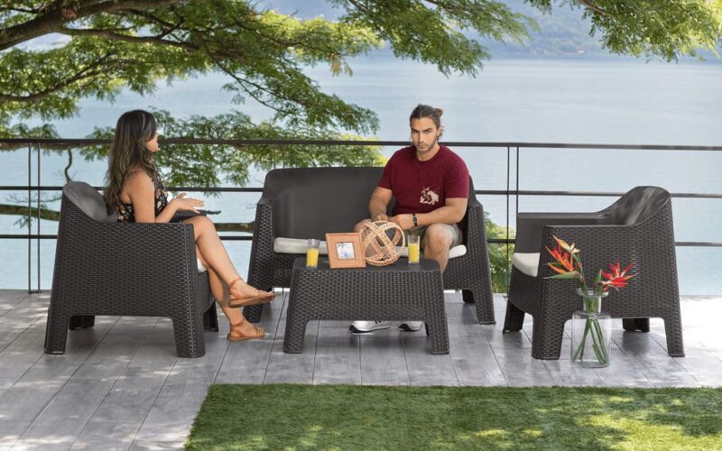 Decoración funcional con muebles de plástico en Aruba