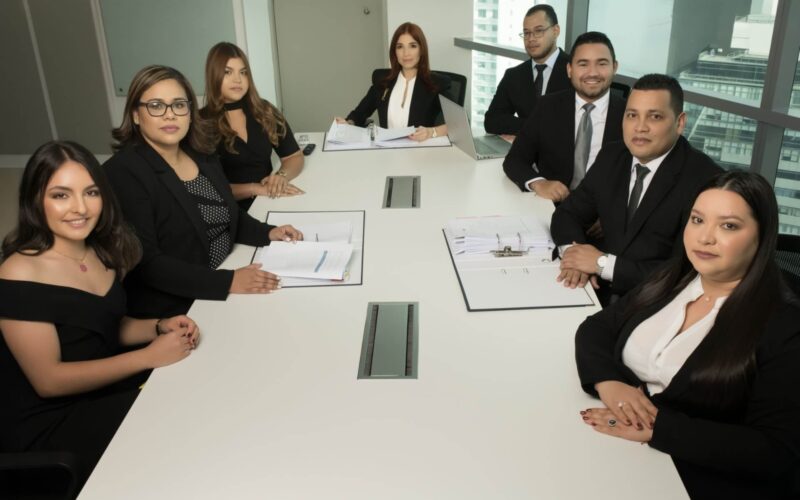Odila Castillo defiende los derechos de mujeres ante campañas difamatorias